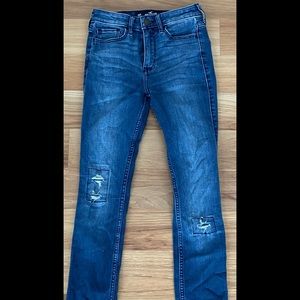 Hollister distressed skinny jeans! Great shape smoke free home
